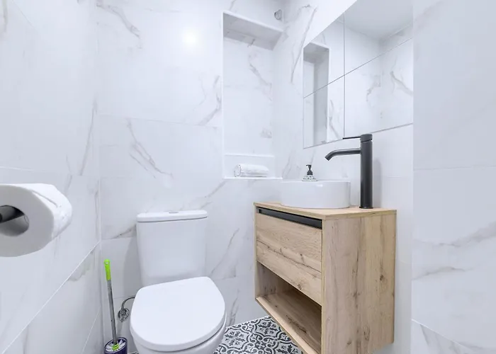 San Anton Old Town By Next Stop Bilbao